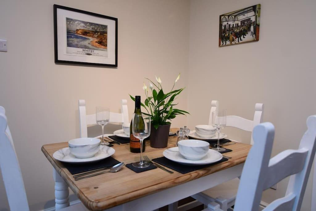 Loveyork Priory Apartment - Central With Parking Buitenkant foto
