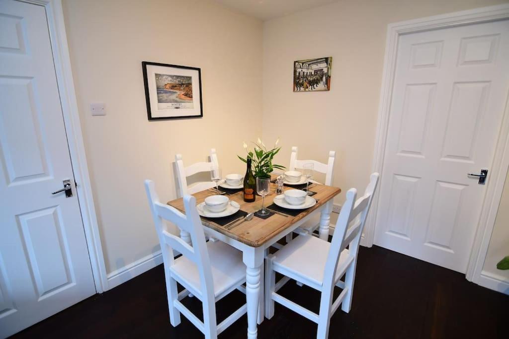 Loveyork Priory Apartment - Central With Parking Buitenkant foto