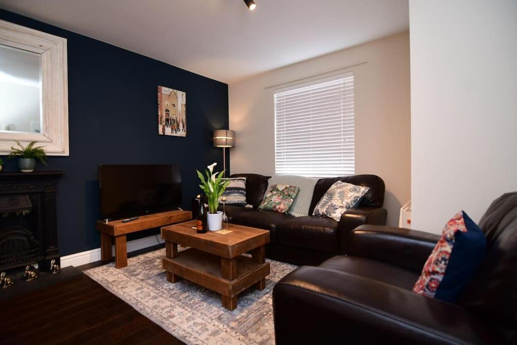 Loveyork Priory Apartment - Central With Parking Buitenkant foto