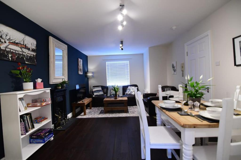 Loveyork Priory Apartment - Central With Parking Buitenkant foto