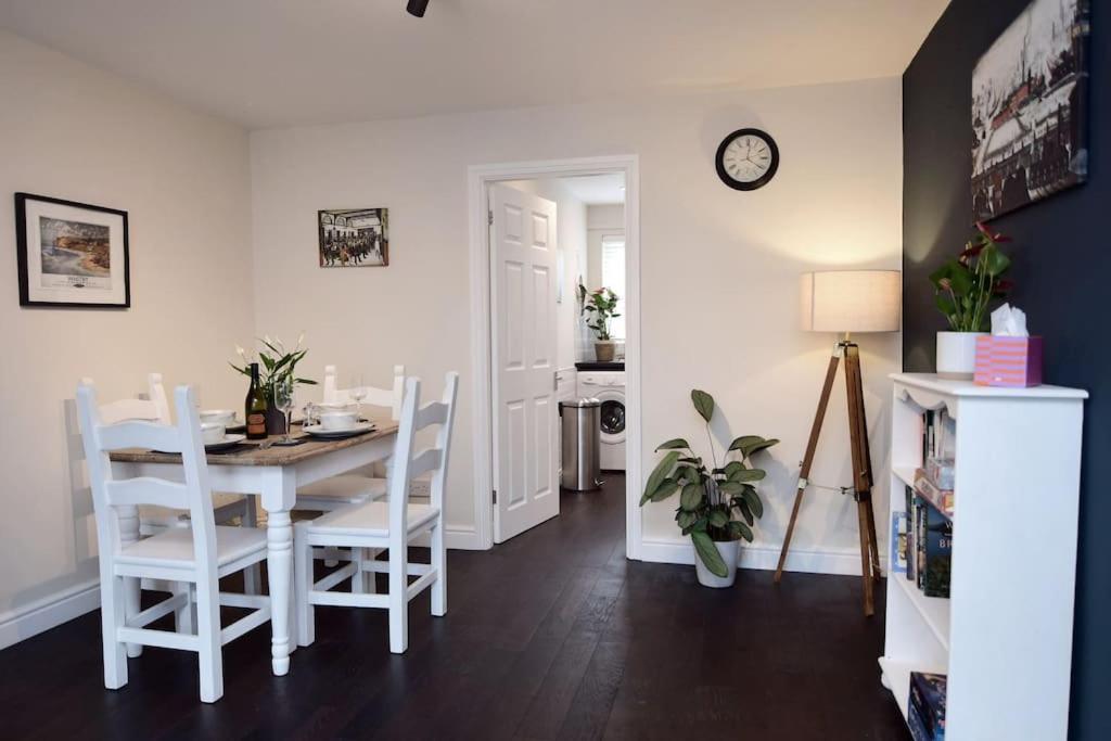 Loveyork Priory Apartment - Central With Parking Buitenkant foto