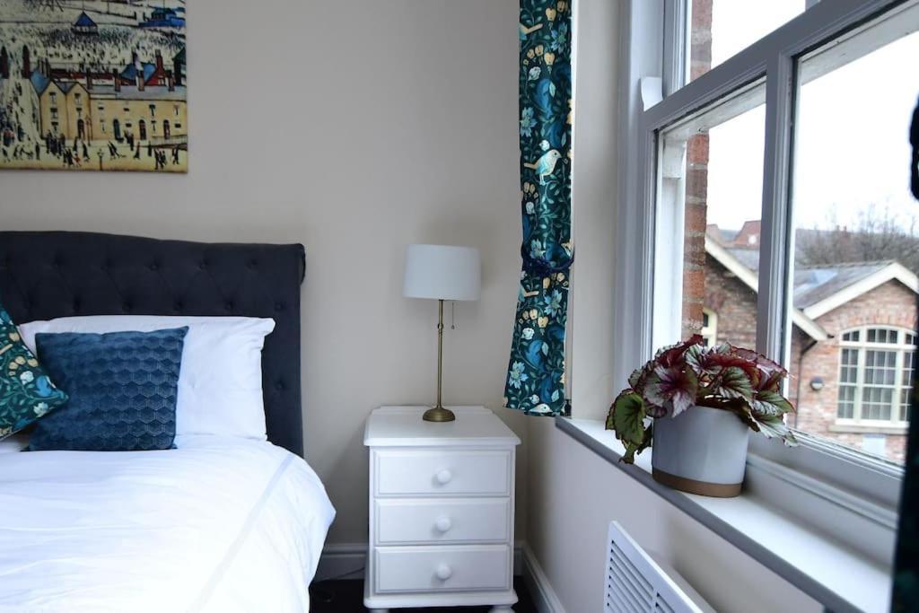 Loveyork Priory Apartment - Central With Parking Buitenkant foto